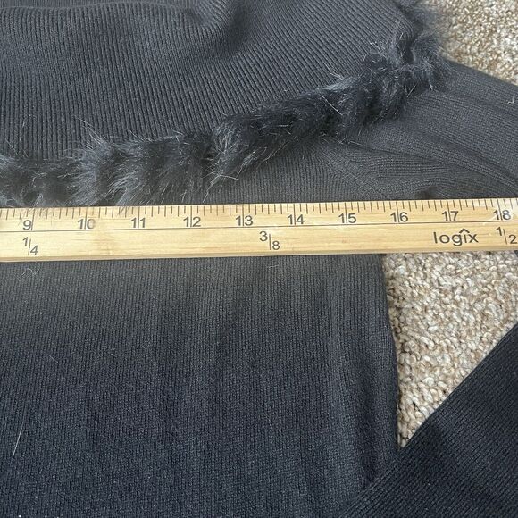 Lilly Pulitzer Off The Shoulder Alira Sweater Faux Fur Collar Size Medium Black - Picture 4 of 7